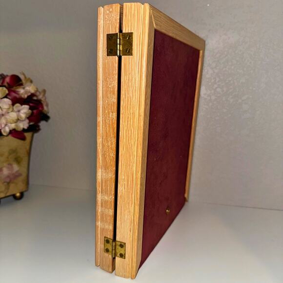 Vintage Oak Double Picture Frame – Folding Hinged Display with Velvet Back, 8x10 - Picture 7 of 10